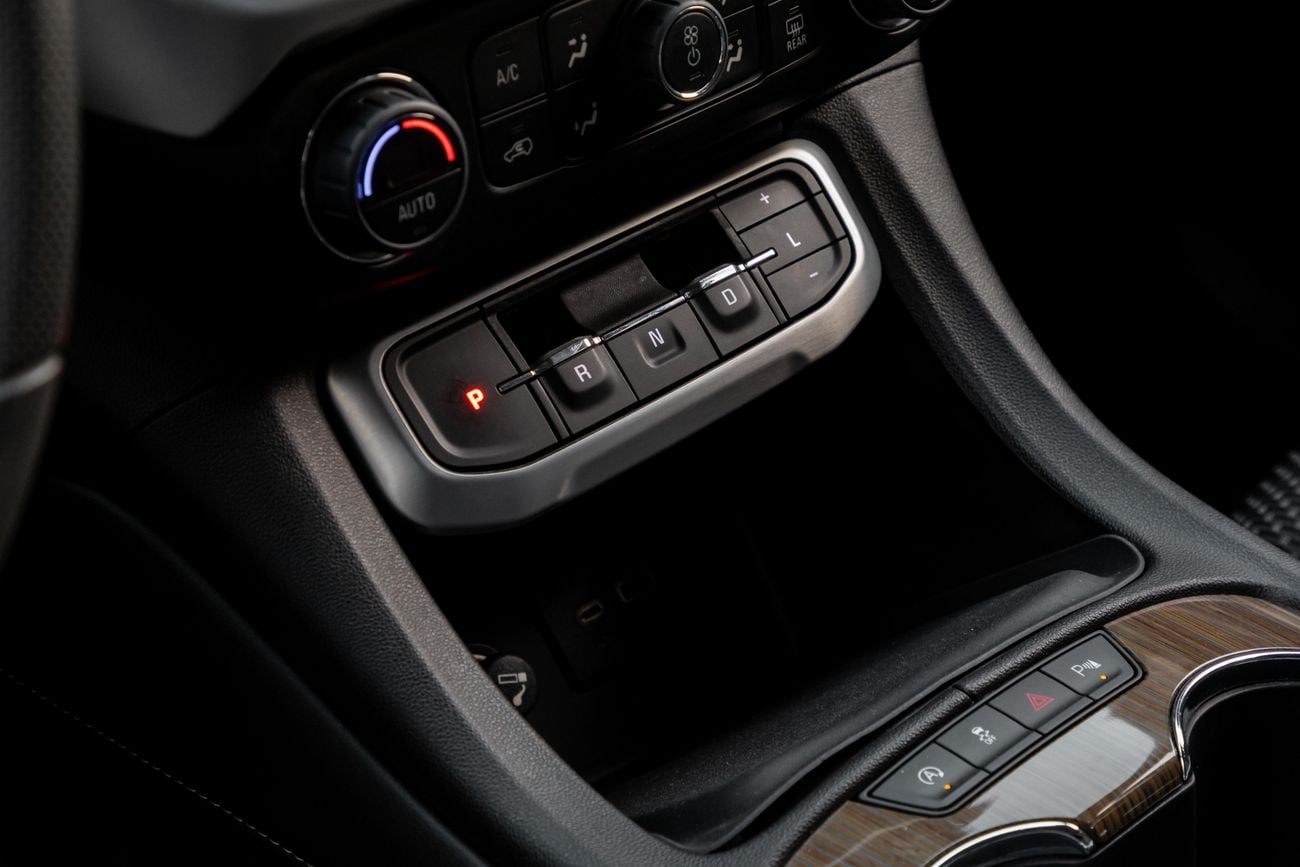 GMC Acadia Acadia SLE | 1,567 P.M | 0% Downpayment | ACADIA SLE | UNDER WARRANTY! | Ramadan Offer!