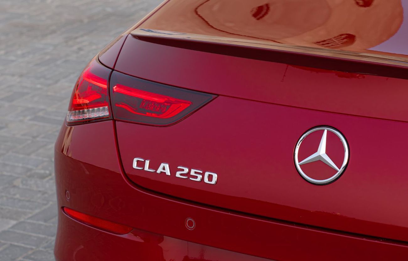 Mercedes-Benz CLA 250 Std 2.0L (221 HP)