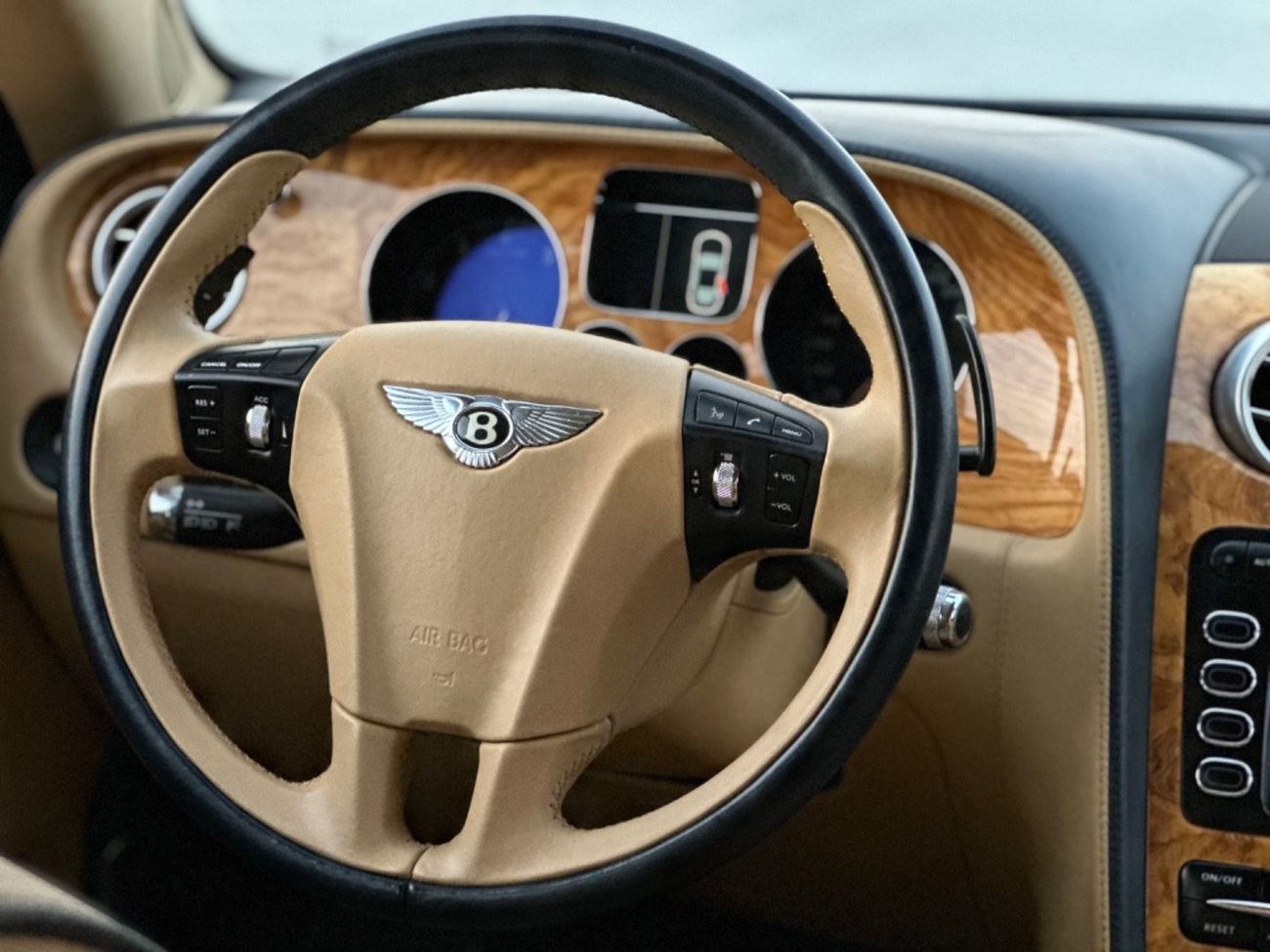 Bentley Continental Flying Spur MODEL 2010 GCC CAR PERFECT CONDITION INSIDE AND OUTSIDE FULL OPTION