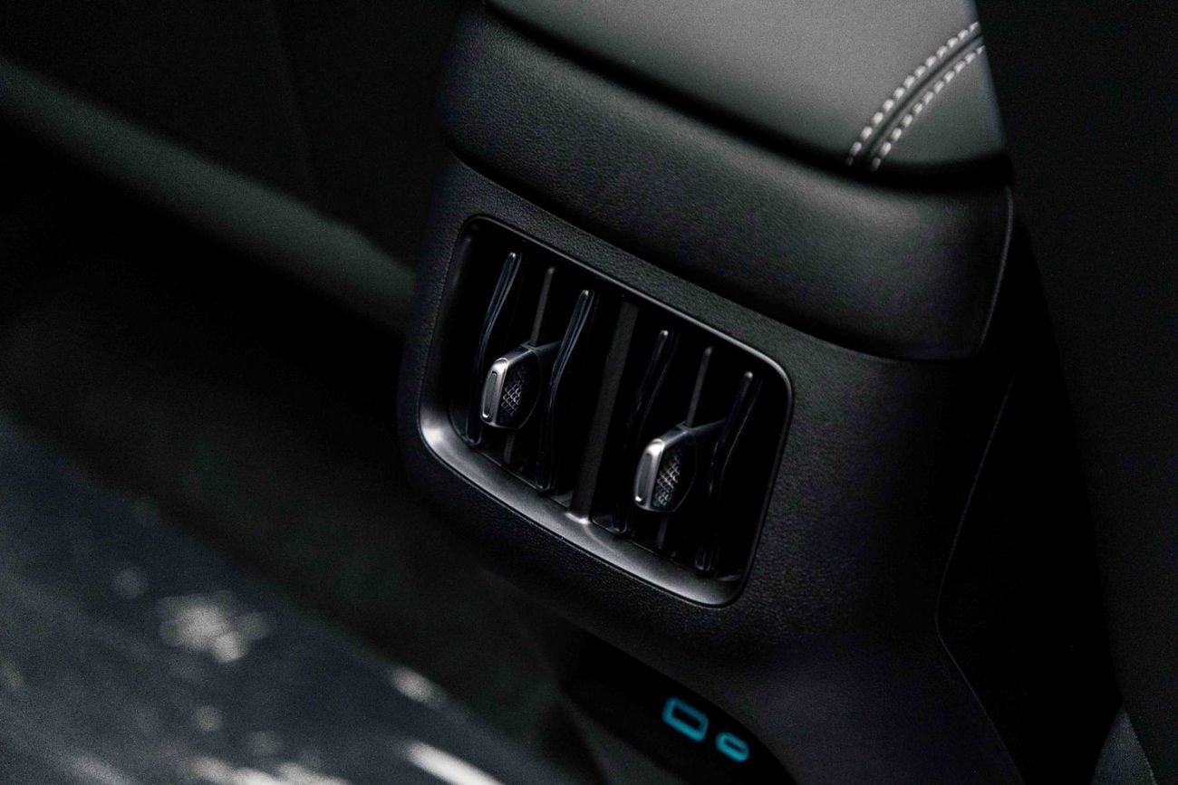 بي واي دي سيليون 05 Intelligent Navigation - Warm Sun White Inside Black | Export Only