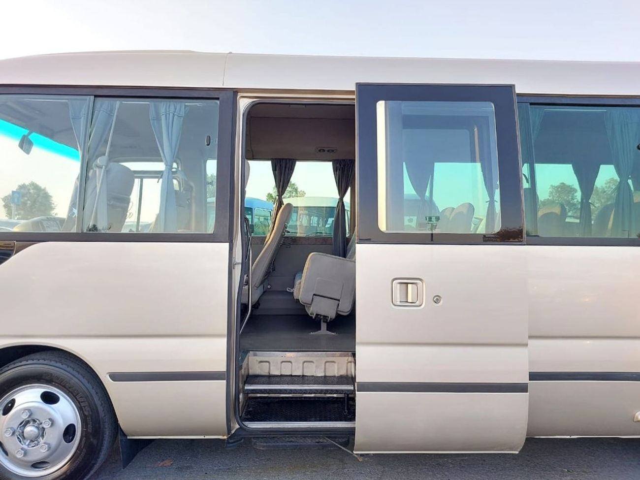 Toyota Coaster TOYOTA COASTER BUS RHD 2006 MODEL 4.0 L DIESEL AUTOMATIC(PM01152)