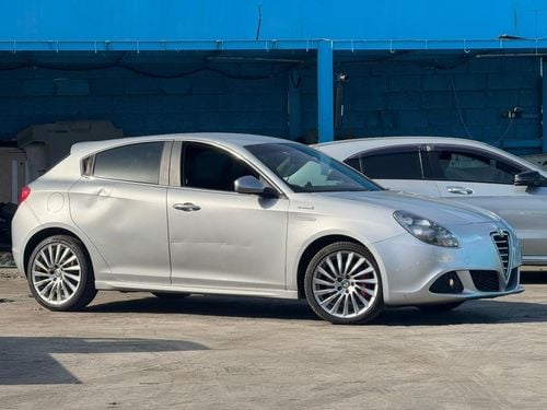 ألفا روميو جوليتا Std 1.4L
