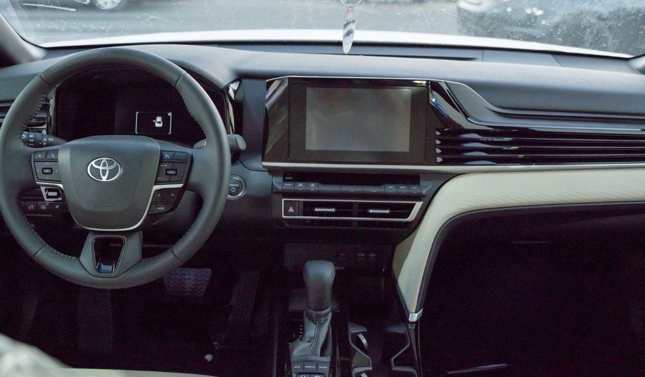 Toyota Camry 2025 Toyota Camry E-plus 2.5L Hybrid AT (White)