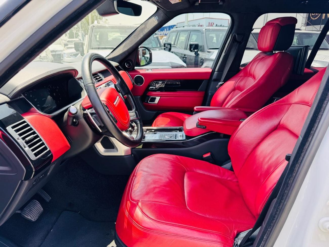 Land Rover Range Rover Range Rover Autobiography 5.0L Supercharged V8 engine producing 525-565 horsepower