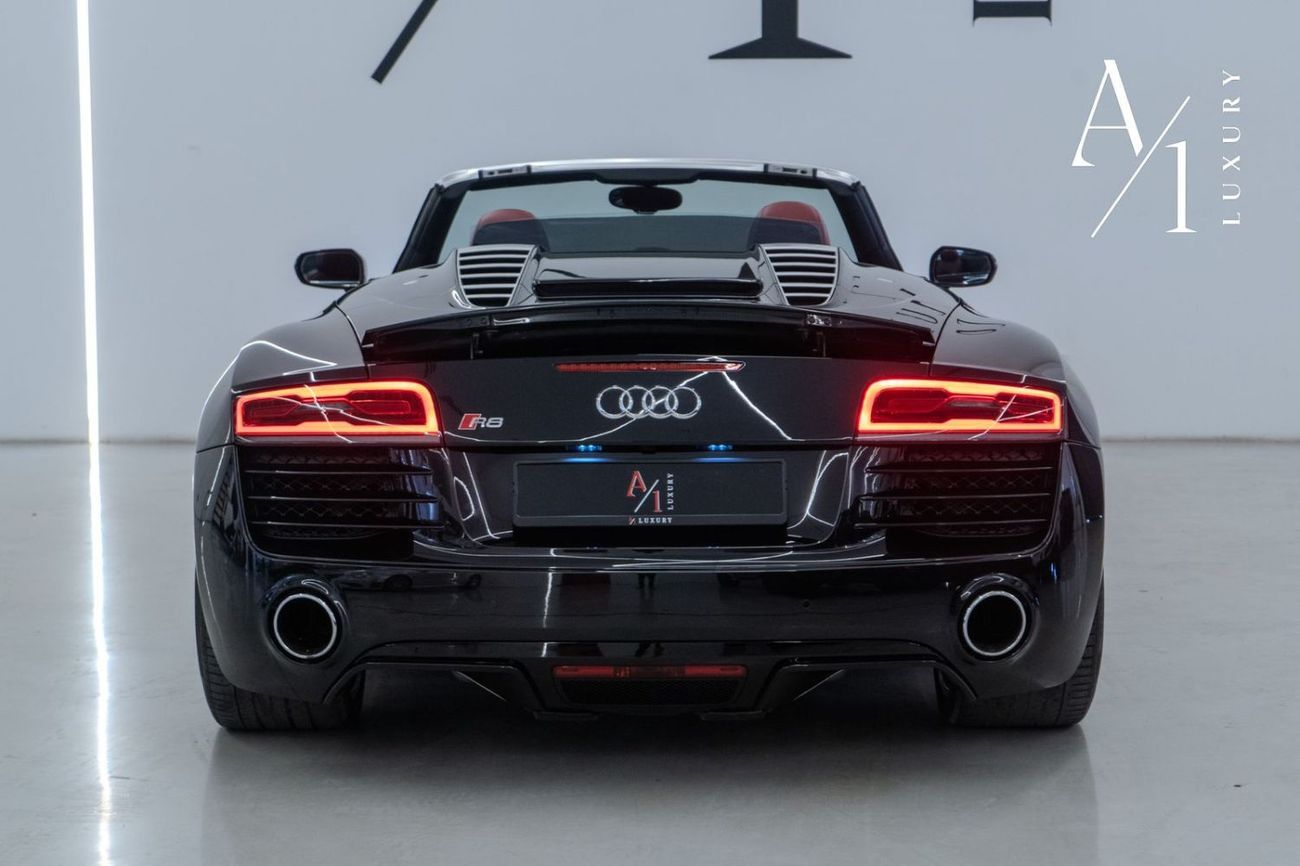 Audi R8 Spyder FSI 4.2L (430 HP) 2014 Audi R8 Quattro Spyder V8, Service History, Very Low Kms, Carbon Fiber