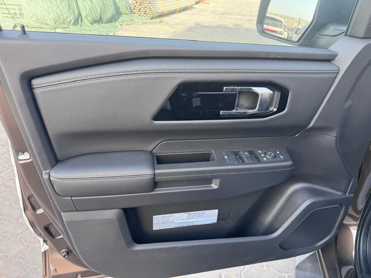 Mitsubishi L200 MITSUBISHI L200 Petrol Double Cabin 4WD 5MT 2.5L GLX_Basic Option_Bronze