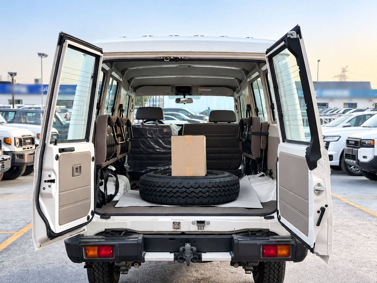تويوتا لاند كروزر 70 LC 78 HARDTOP 4.0L MT تويوتا لاند كروزر LC78 بنزين 4.0 لتر