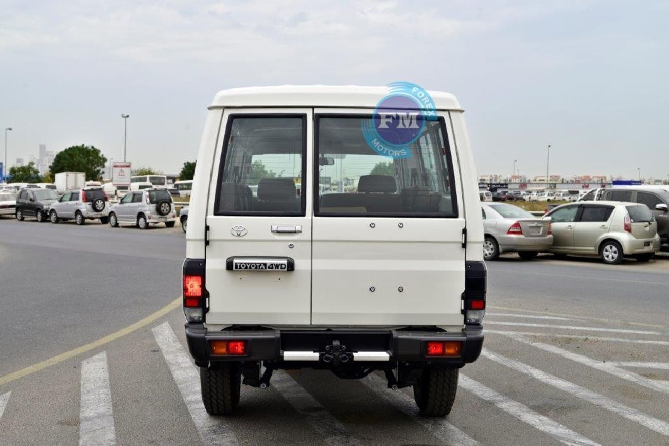تويوتا لاند كروزر 70 2.8L Diesel 9 Seater 4WD Manual Euro 4