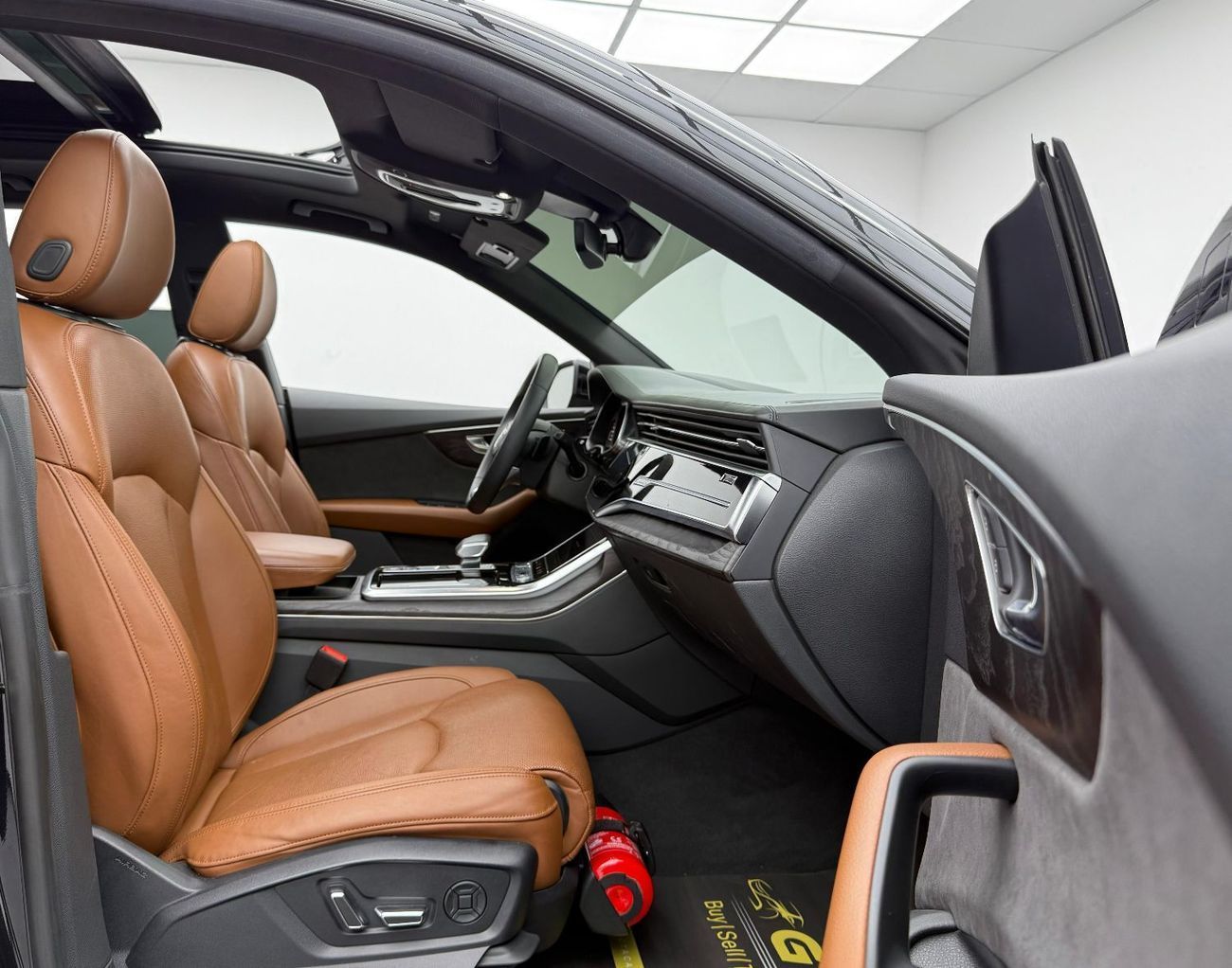 Audi Q8 55 TFSI quattro S-Line 3.0L (340 HP) 2021 Audi Q8 55 TFSI Quattro S-Line, Warranty, Full Audi Servic