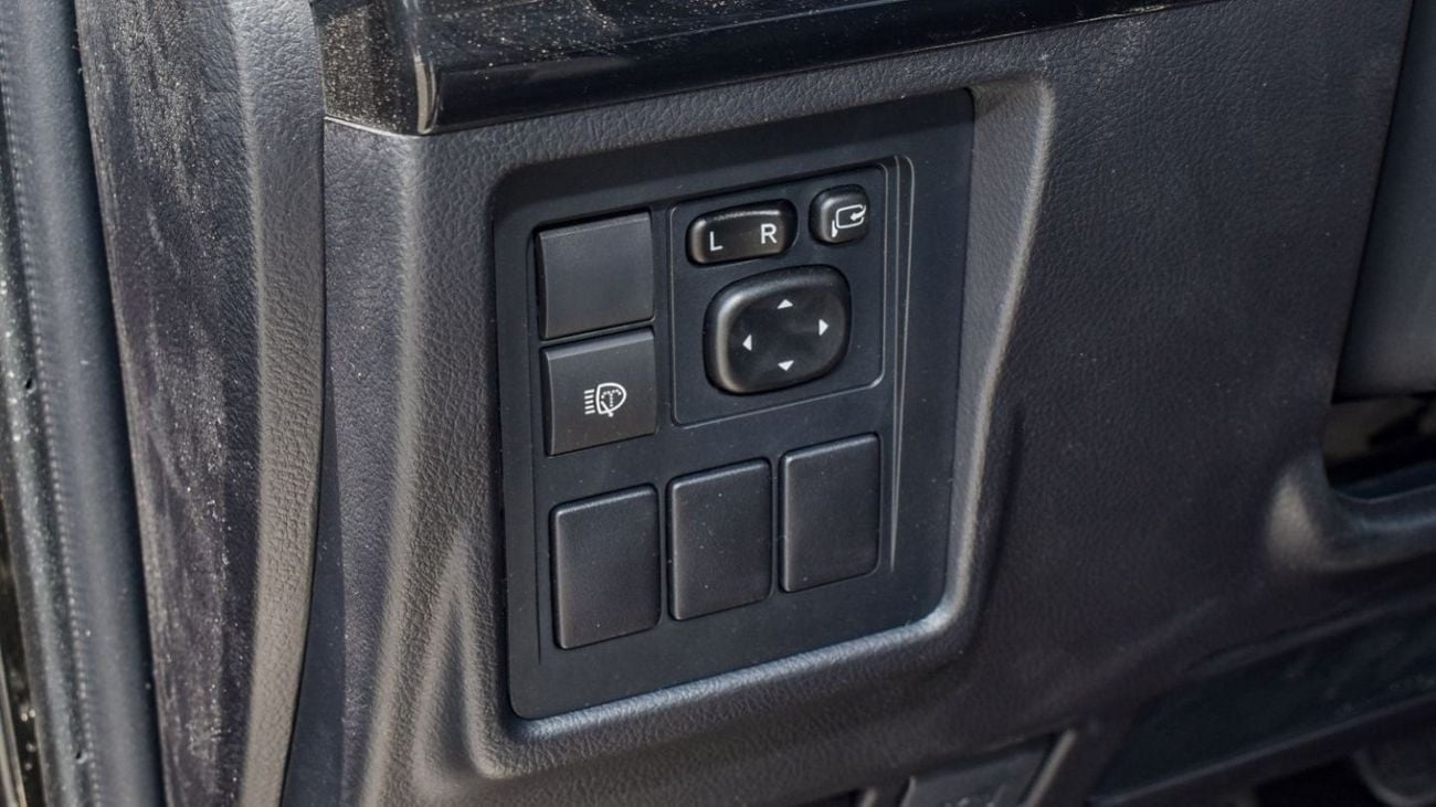 تويوتا برادو Toyota Prado TXL 4.0l - A/T - 17" alloy - LED - Fog Lamp - Sunroof - Coolbox - Power Window - 7 Seat