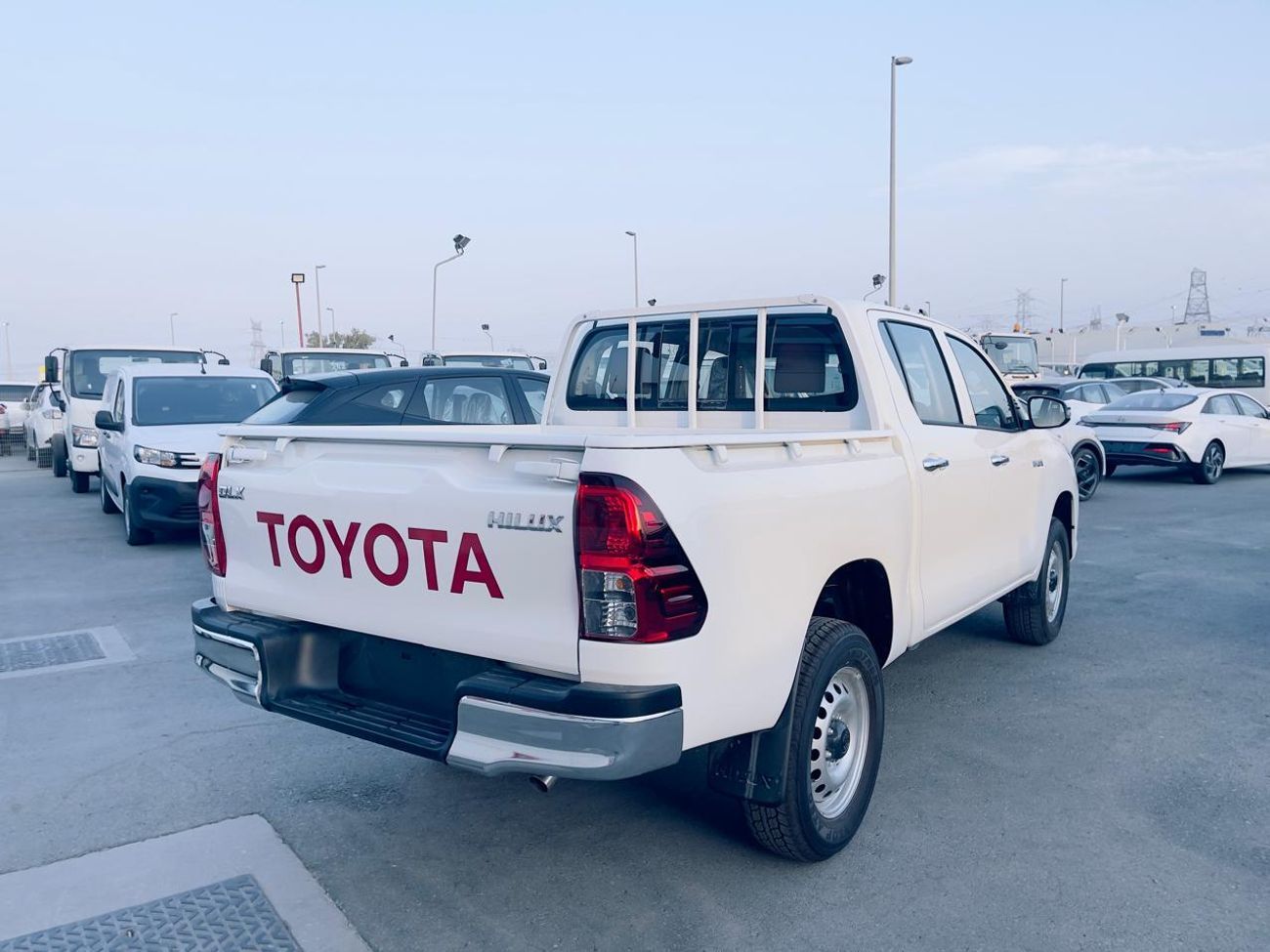 تويوتا هيلوكس GL 2.4L Double Cab Utility