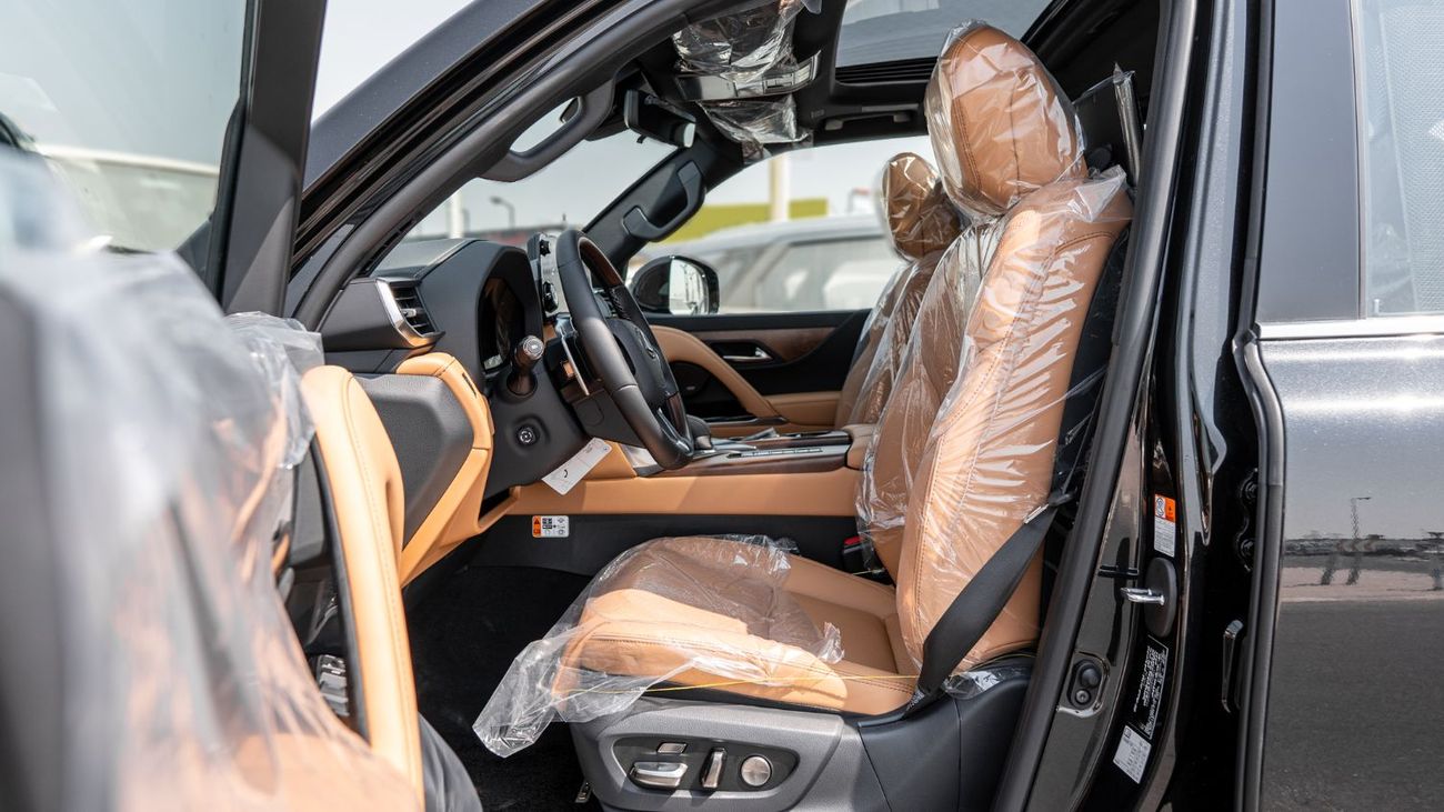 Lexus LX 700h 2025 Lexus LX700h Signature 3.5L AT Hybrid (Black-Tan) with Auto park