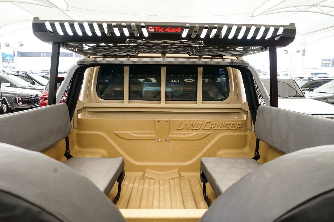 تويوتا لاند كروزر بيك آب The Toyota Land Cruiser Pickup (specifically the 70 Series/LC79) is a legendary, heavy-duty 4x4, ren