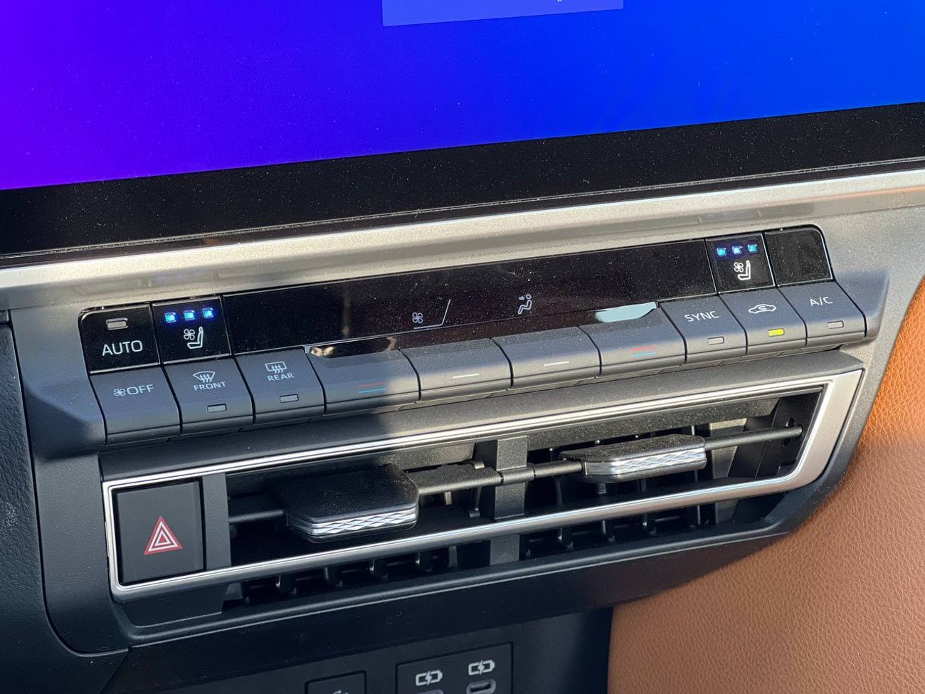 Toyota Camry GLE 2.5L PTR A/T // 2025 // FULL WITH RADAR , COOLING SEATS , PANORAMIC ROOF // SPECIAL OFFER // BY 