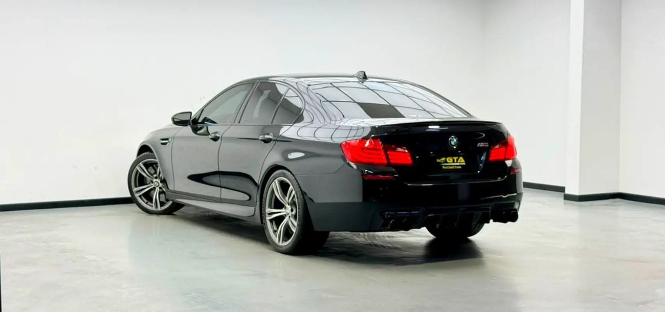 بي أم دبليو M5 ستاندارد Stage 2 Tuned, Carbon Fiber Exterior, Fully Loaded, Excellent Condition, GCC