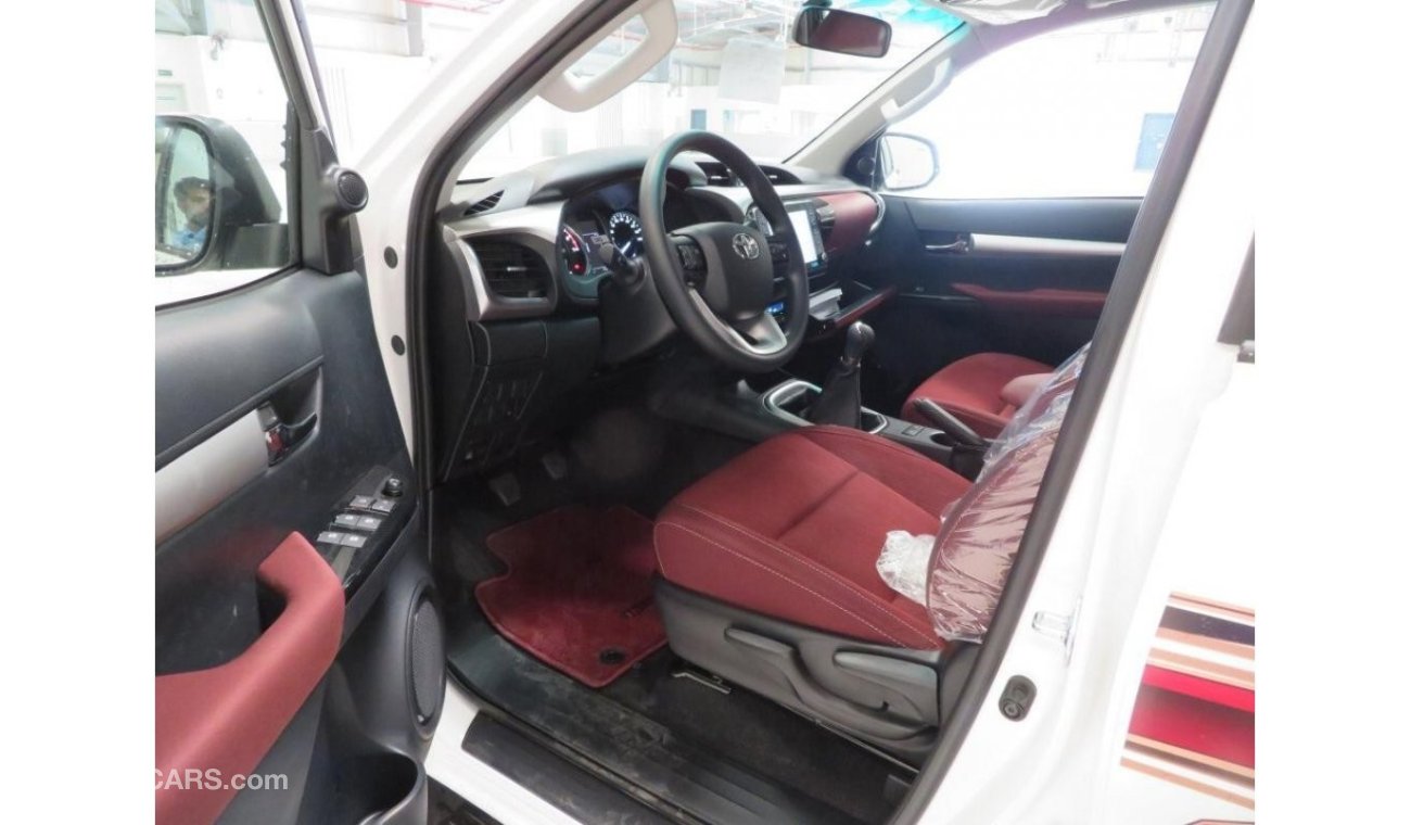 Toyota Hilux 2.7  petrol  4x4  manual gear full option