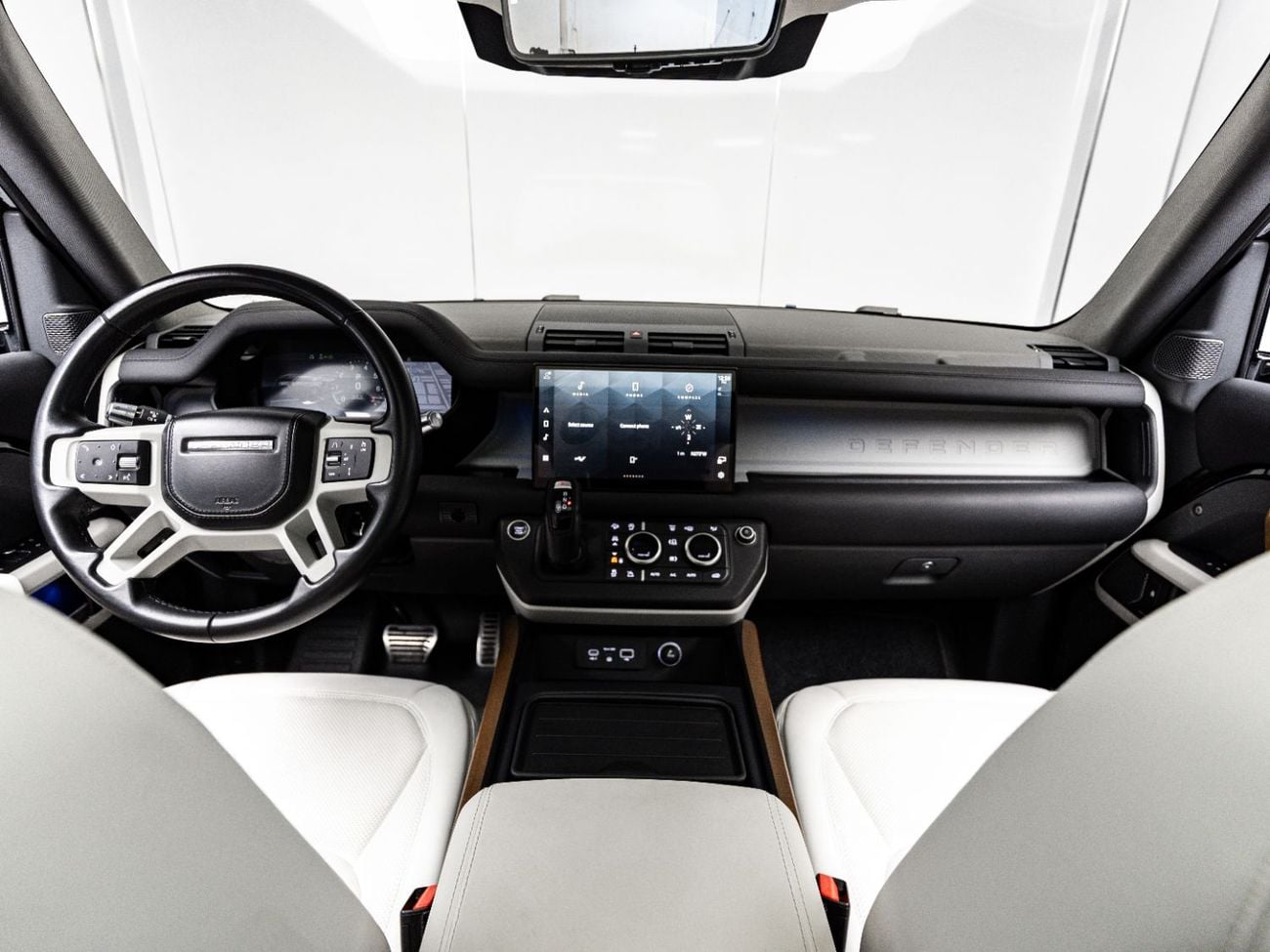 Land Rover Defender P400 110 HSE 3.0L (5 Seater)