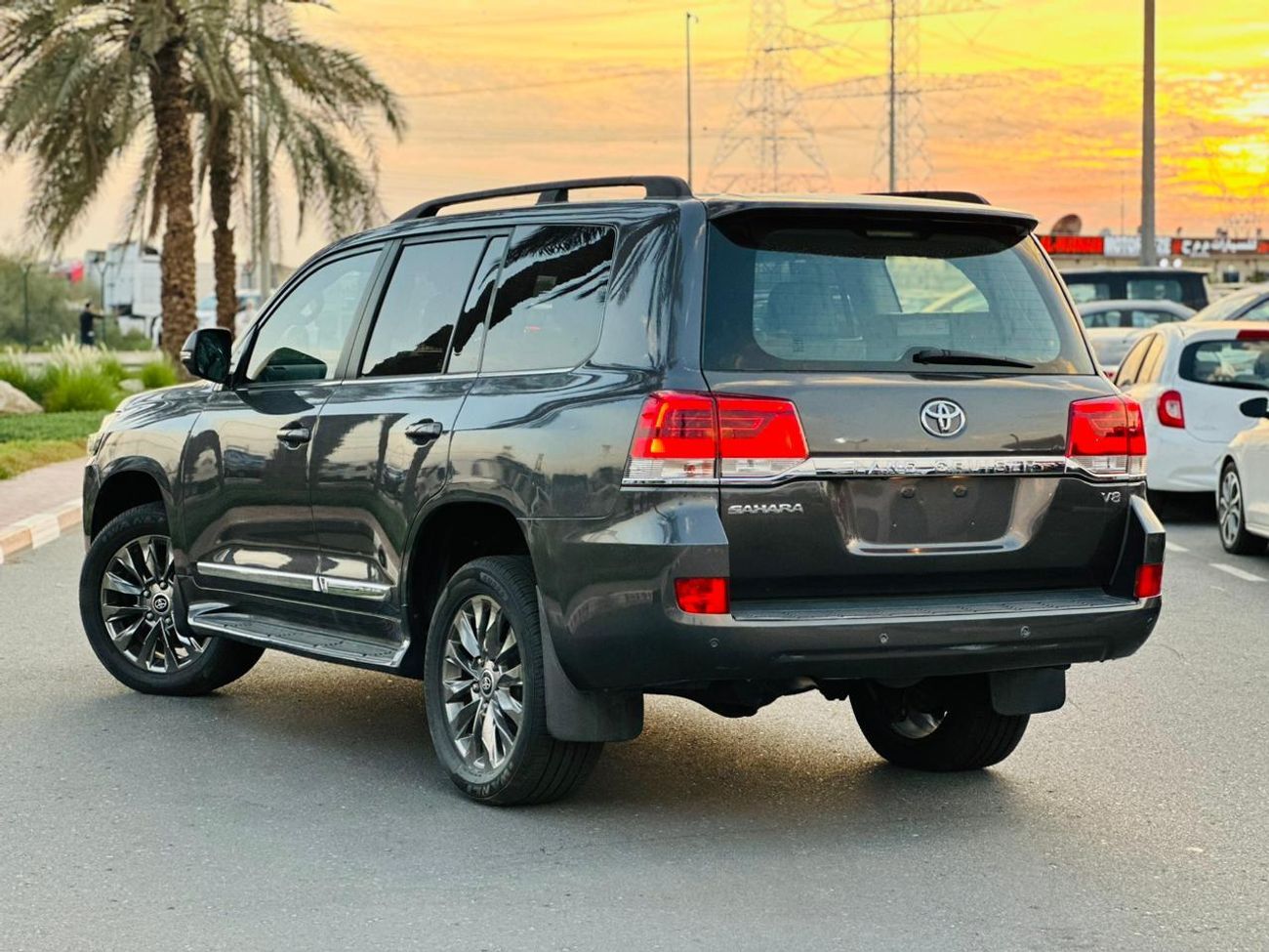 تويوتا لاند كروزر DIESEL SAHARA 4.5 LITER ,2019 MODEL ,GREY COLOR ,RIGHT HAND DRIVE