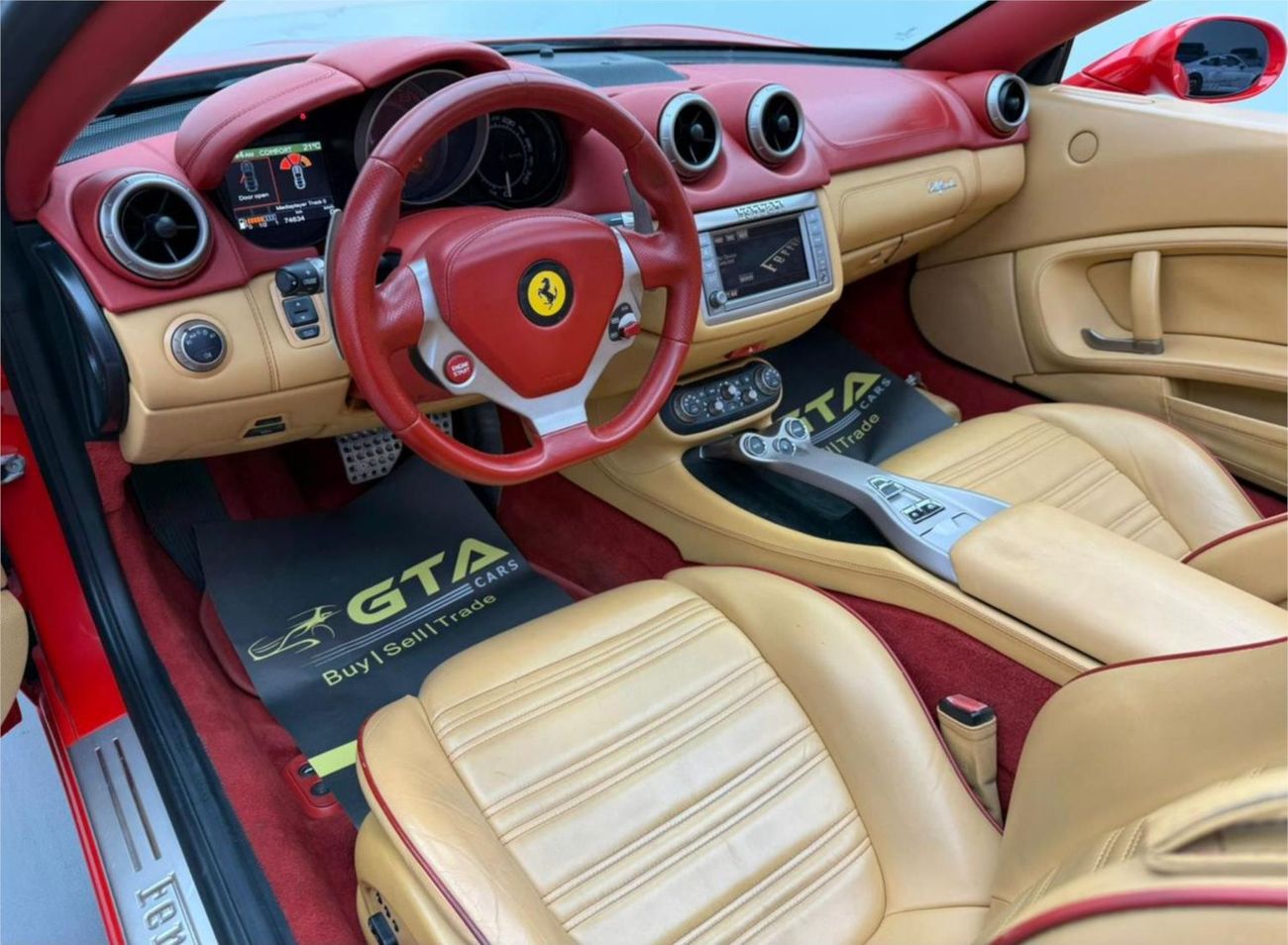 Ferrari California Std 4.3L (460 HP) 2013 Ferrari California, Ferrari Full Service History, Excellent Condition, GCC