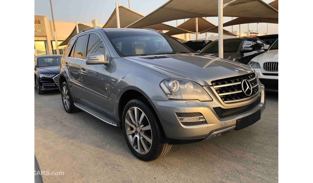 مرسيدس بنز ML 350 SUPER CLEAN CAR ORIGINAL PAINT LOW MILEAGE GCC SPECS GRAND EDITION