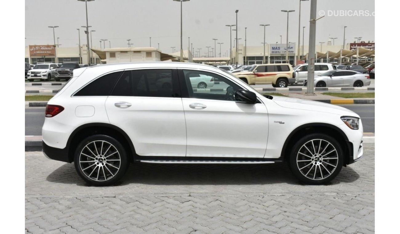 مرسيدس بنز GLC 300 4-MATIC  ( WITH 360 CAMERA ) / CLEAN CAR / WITH WARRANTY