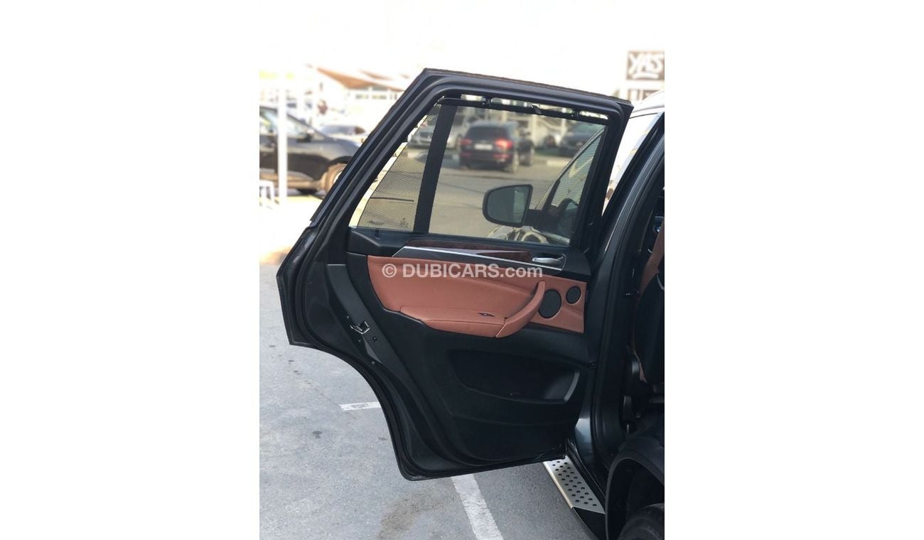 بي أم دبليو X5 النوع : بي ام دبليو X5 الموديل : 2011 المواصفات :     خليجي فل مواصفات بانوراما شاشه وتحكم كهربي كام