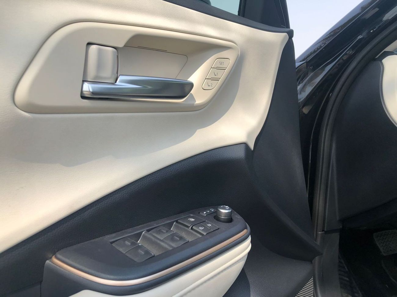 Toyota Crown TOYOTA_CROWN_2.5_HYBRID_FULL_OPTIONS_2023