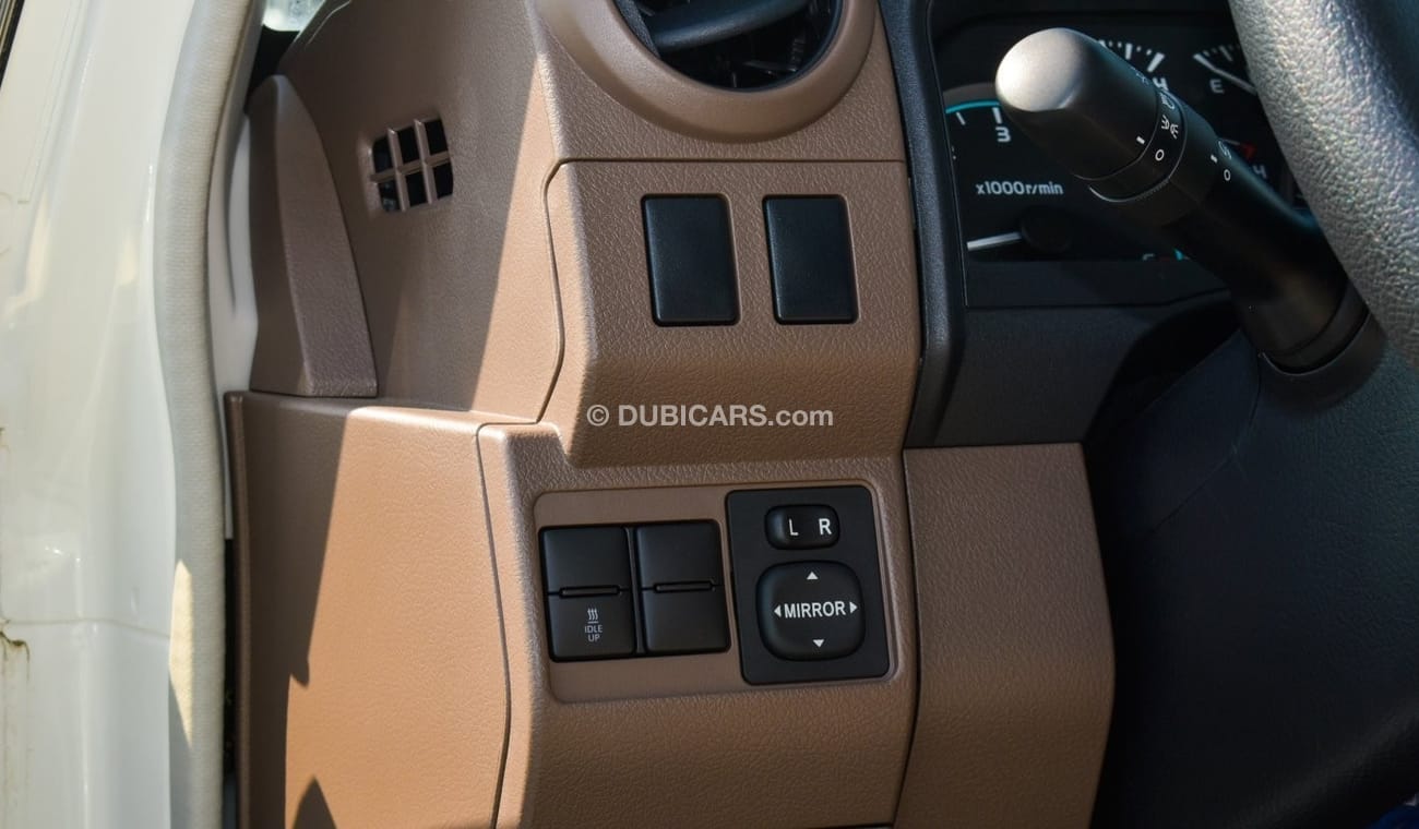 Toyota Land Cruiser LX V8