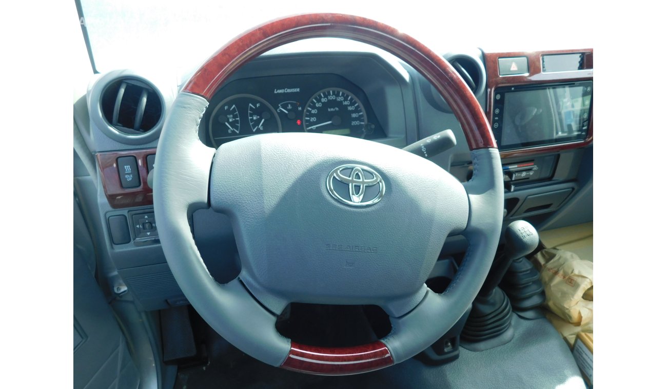 Toyota Land Cruiser Pick Up 79 SC Pickup V8 4.5L TD Limited 4WD MT(Only on Sahara Motors)