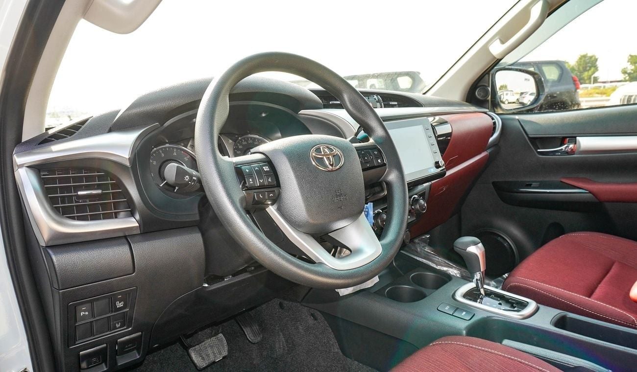 Toyota Hilux SR5. 2.4L 4WD A/T