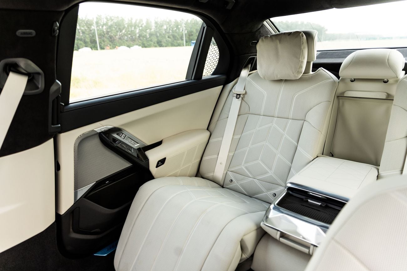 BMW 740i BMW 740i M Sport Individual – 2026 | GCC | Only 2,050 KM | 2 Years Warranty | AED 449,000