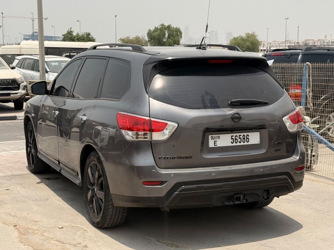 Nissan Pathfinder SV