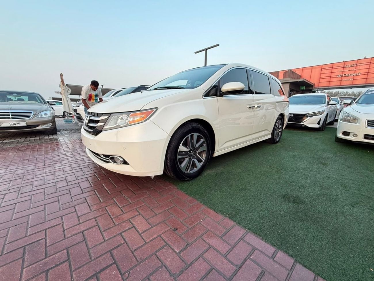 Honda Odyssey TOURING fully loaded in showroom condition