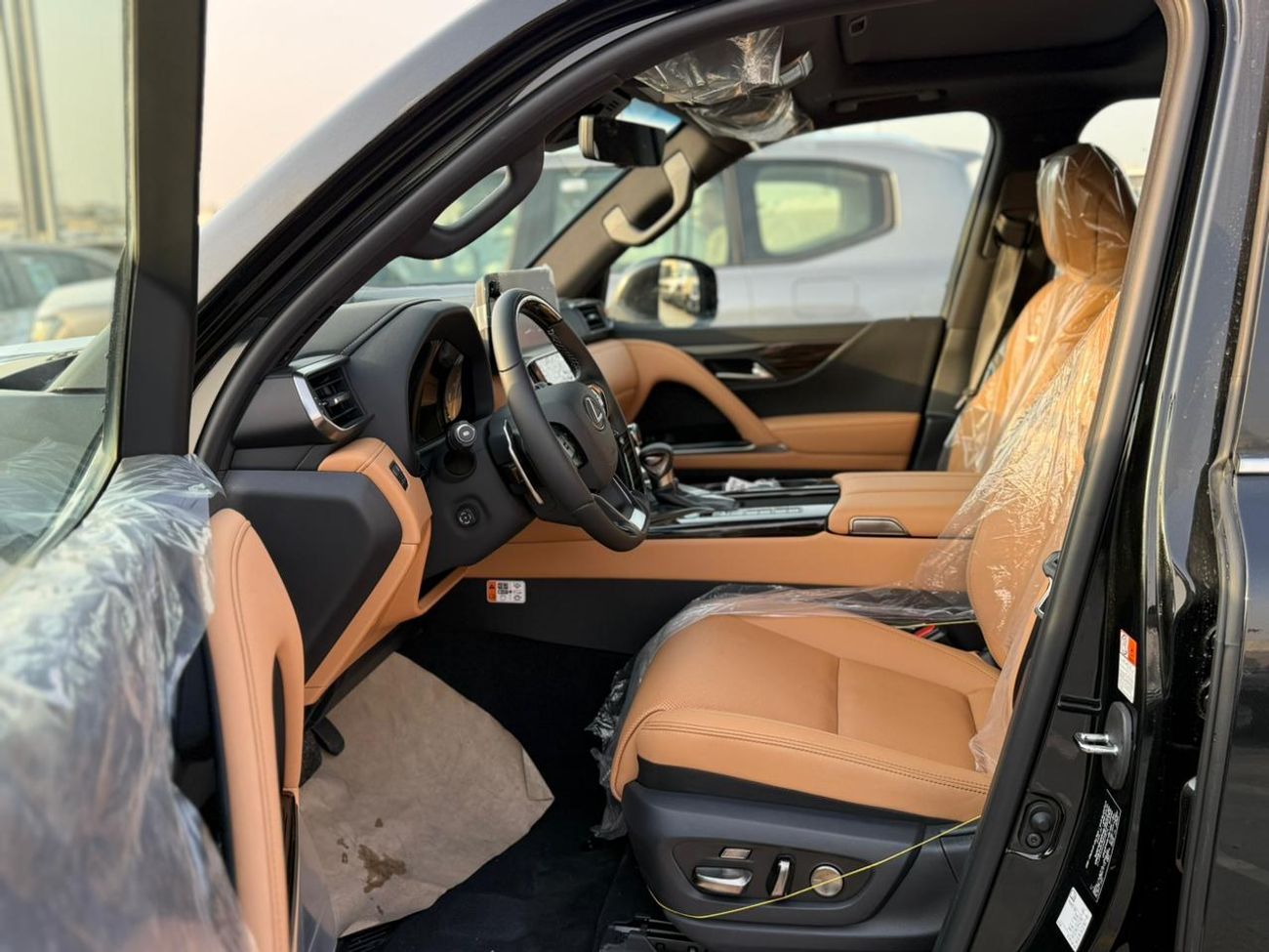 لكزس LX 700h Signature