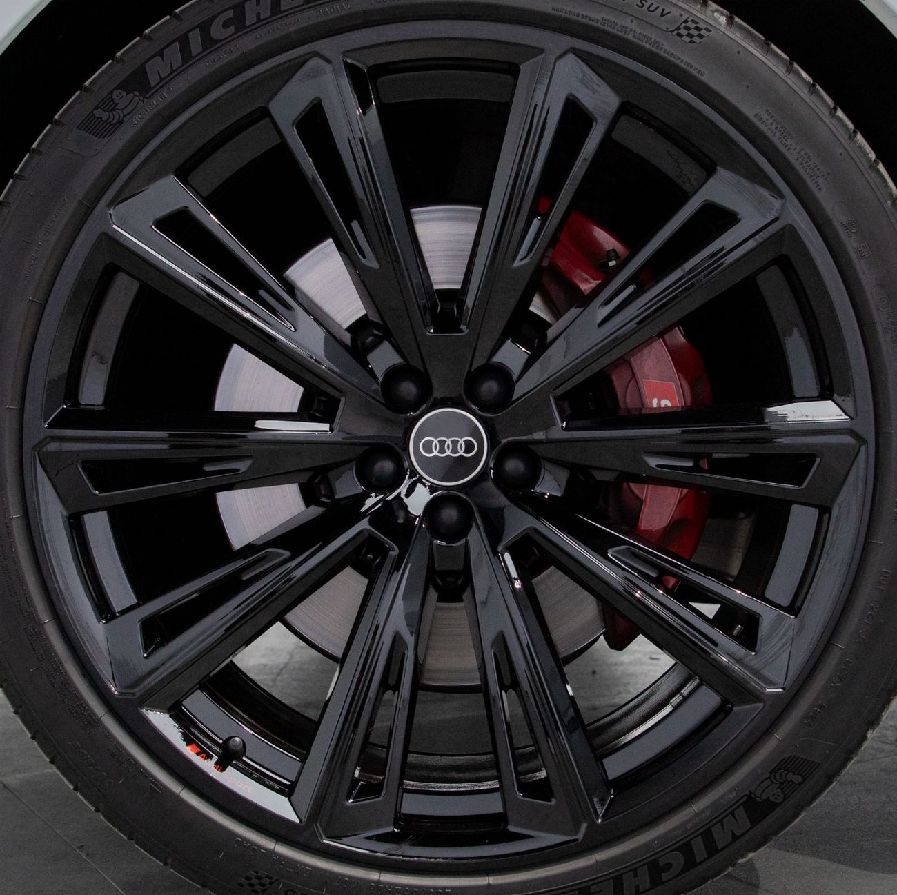 أودي SQ8 4.0 TFSI quattro (507 HP)