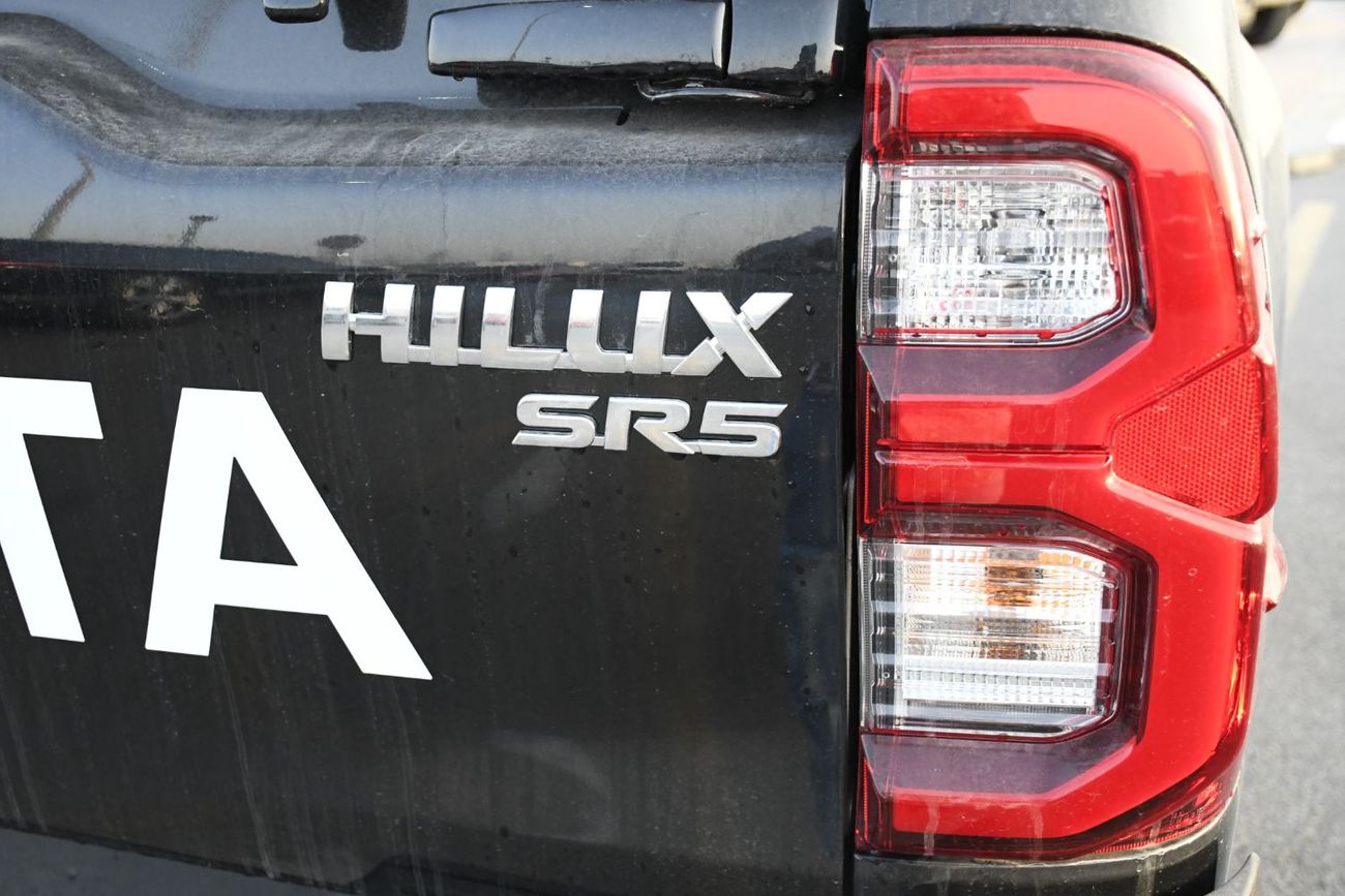 Toyota Hilux 2.7L V4 SR5 BSM Push Start full option ( Ready Stock )