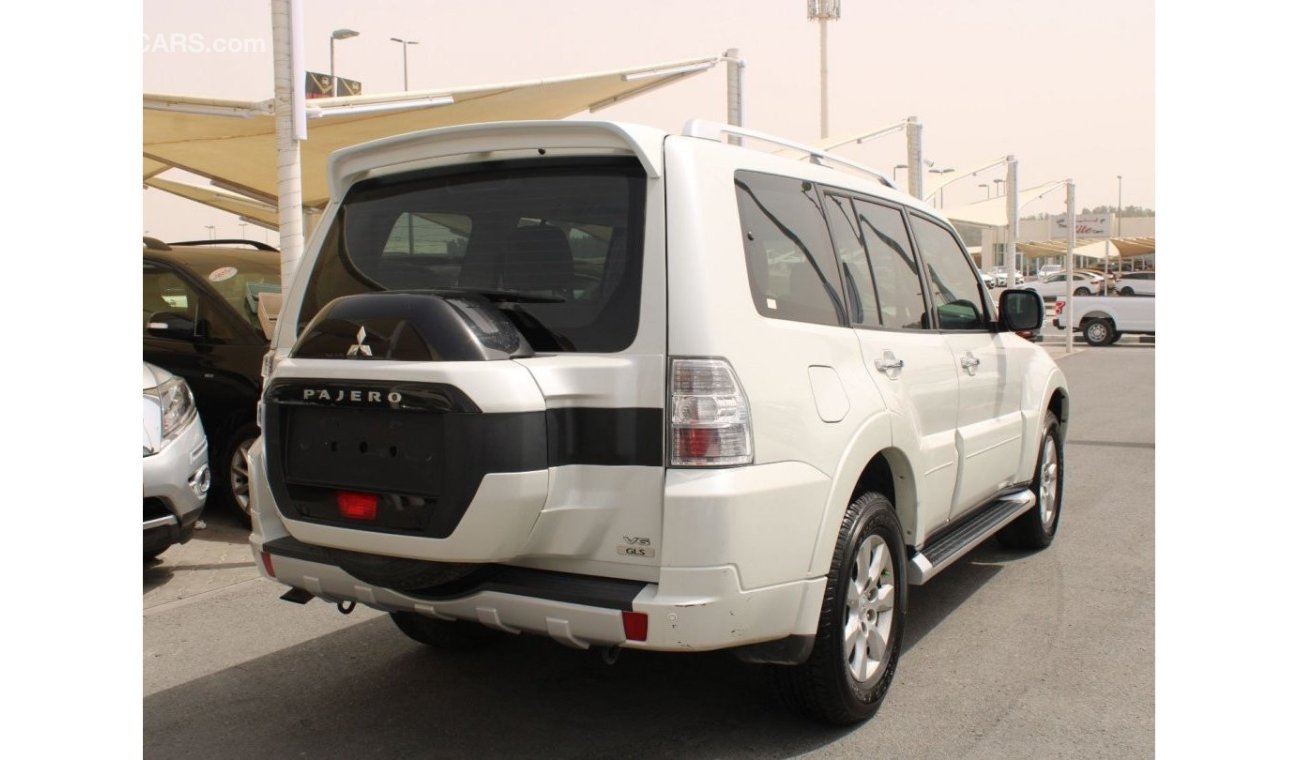 Mitsubishi Pajero GLS - MID OPTION - GCC - ACCIDENTS FREE - CAR IS IN PERFECT CONDITION INSIDE OUT