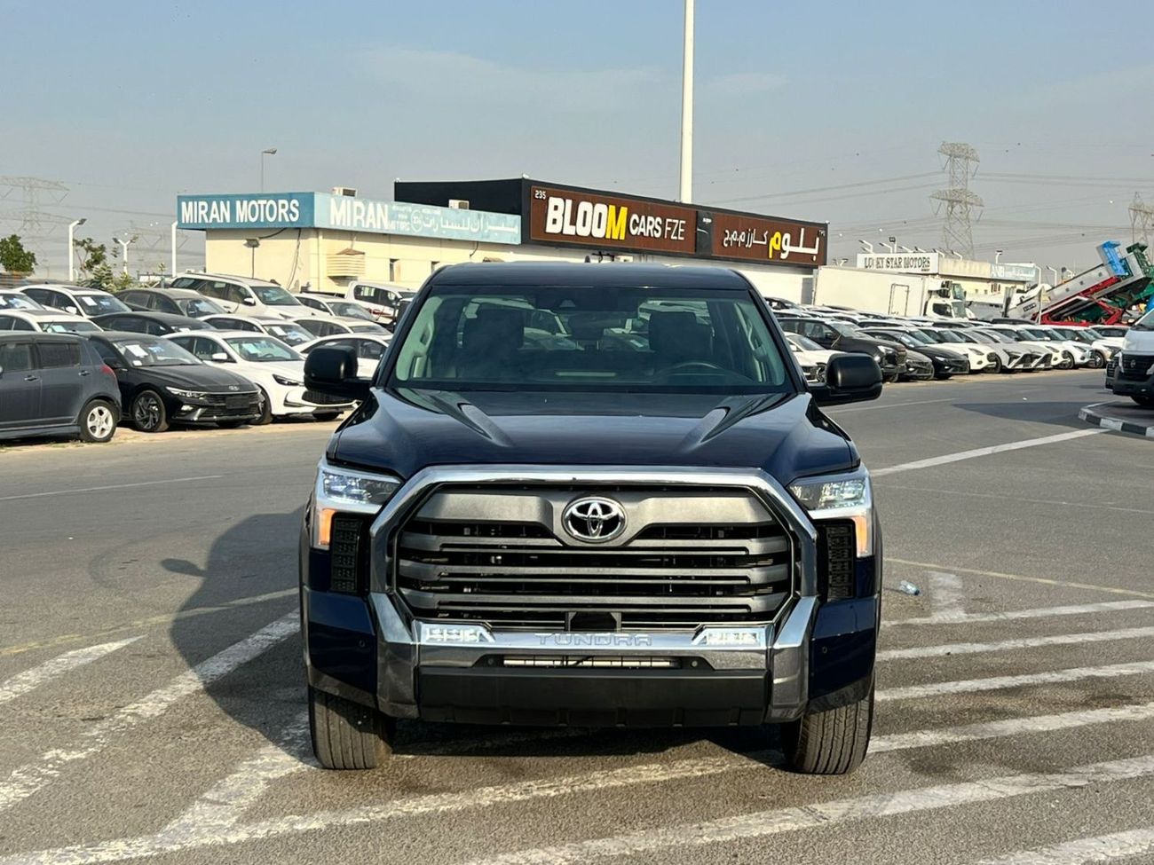Toyota Tundra 2024 Toyota Tundra Crewmax SR5 - 3.4L V6  - AWD 4x4 - Rear Camera - Leather Seat - Low Mileage