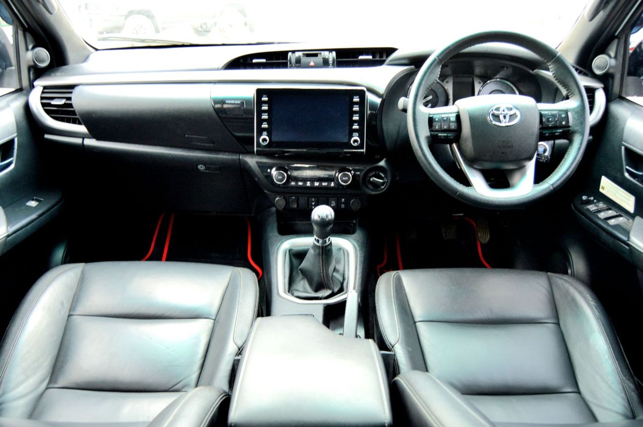 تويوتا هيلوكس Double cabin 2.8L, perfect inside and outside