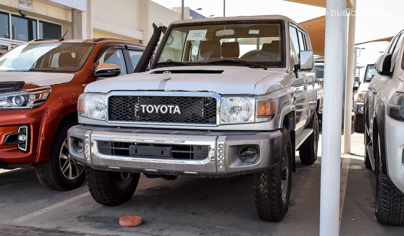 Toyota Land Cruiser Pick Up V8 Diesel MID OPTION MANUAL TRANSMISSION