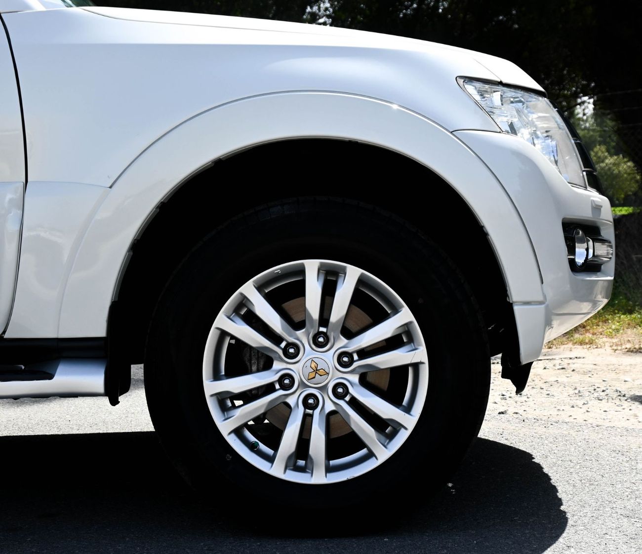 Mitsubishi Pajero GLS Mid 3.8L (274 HP) Mitsubishi Pajero 3.8L 2020 GCC Original Paint accident-free