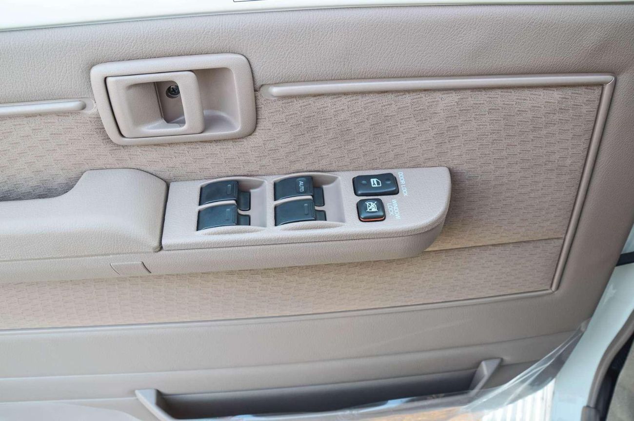 تويوتا لاند كروزر 70 TOYOTA LAND CRUISER 76 4.0L V6 AT  4WD 5DOOR SUV 2025