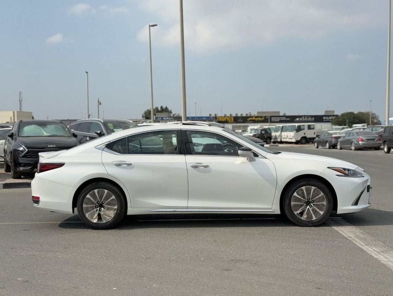 لكزس ES300h PLATINUM