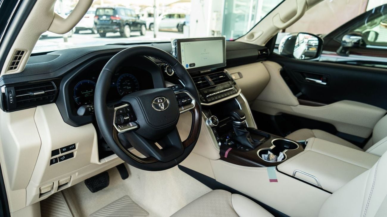 Toyota Land Cruiser VX 4.0 | Exclusive | 2025