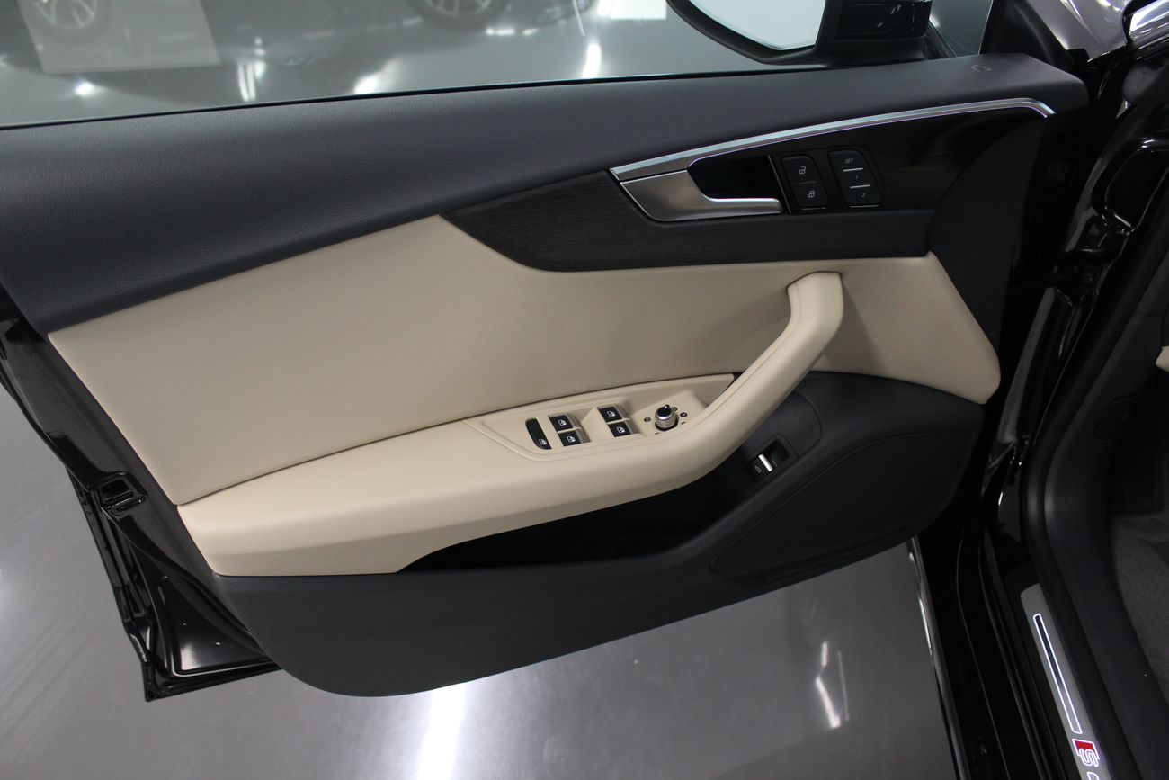 أودي A5 A5 Sportback 40 TFSI 190hp Black Edition (Ref#5775)