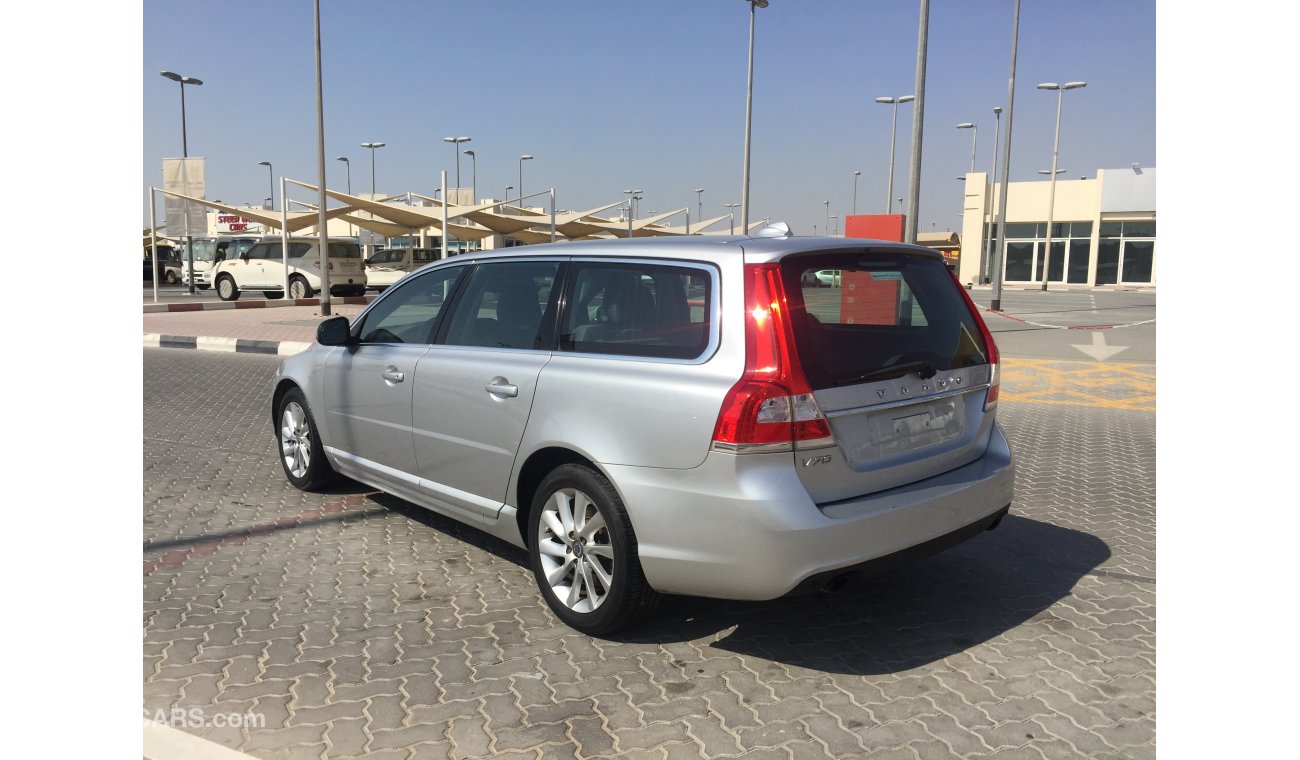 Volvo V70 FULLY AUTOMATIC STATION WAGON GCC SPECS