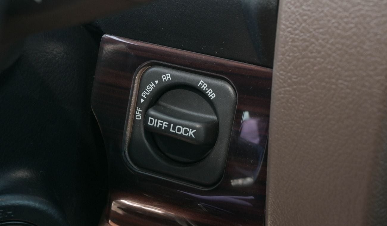 Toyota Land Cruiser 70 LX COUPE