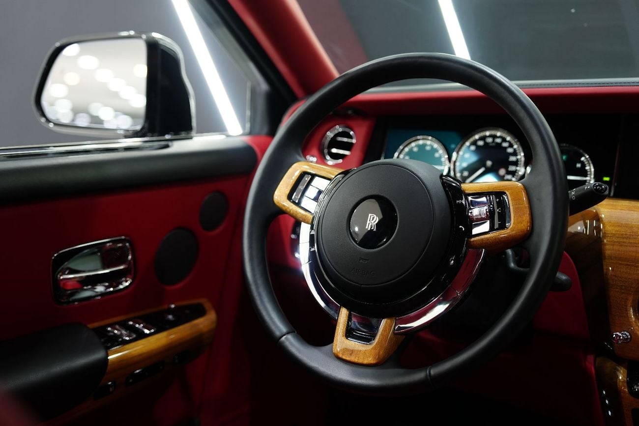 رولز رويس فانتوم VIII, Rear Entertainment, Starlight Headliner, Very Low KM, GCC Specs!!