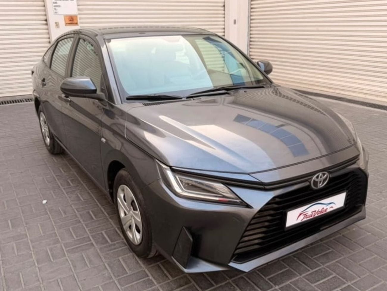 Toyota Yaris E