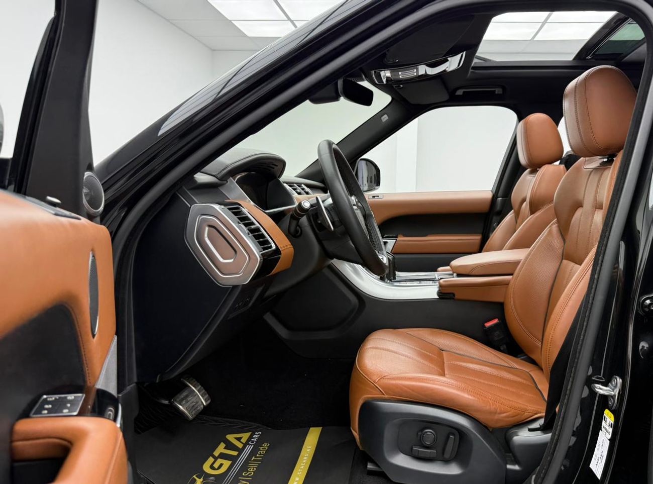 Land Rover Range Rover Sport 2017 Range Rover Sport HSE, Full Range Rover Service History, Fully Loaded, Excellent Condition, GCC